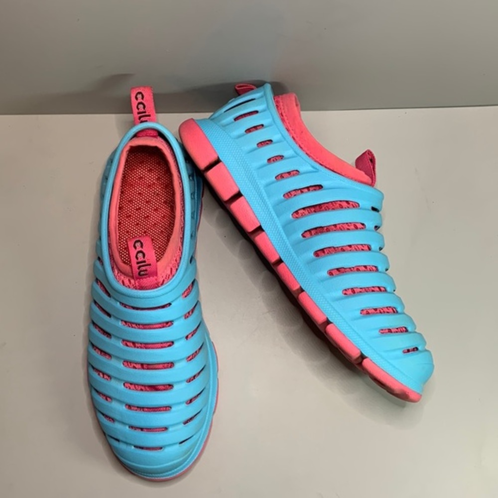 Ccilu ccilucell slip on shoes. Light blue outer/salmon interior sock. Women’s 7